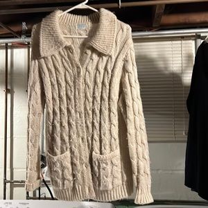 Women size large tan sweater. New condition